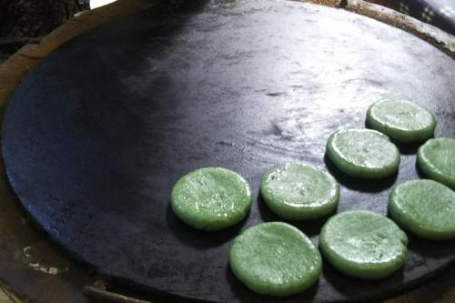 Rice cakes cooking